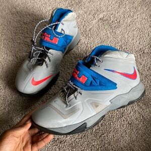 Nike LeBron Shoes SIZE 7Y